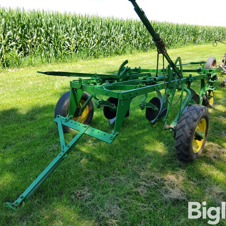 JOHN DEERE 555