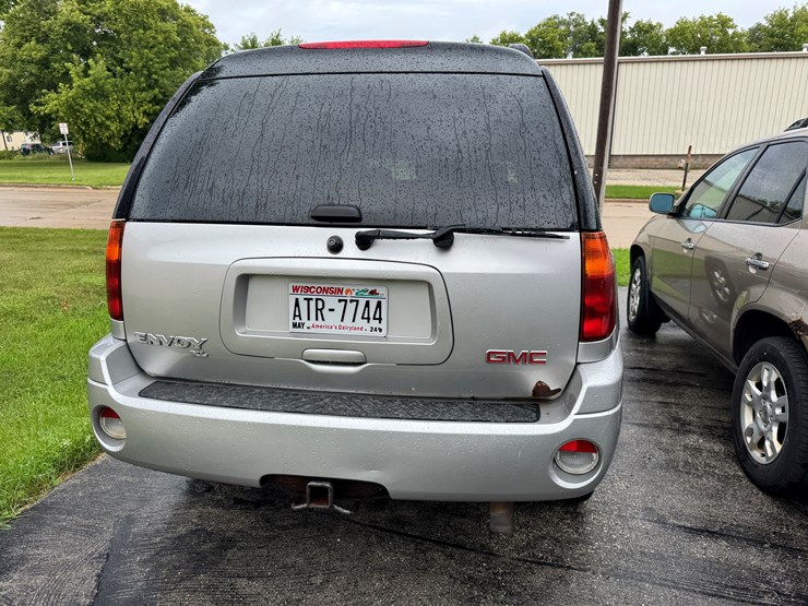 2004-gmc-envoy-image-5