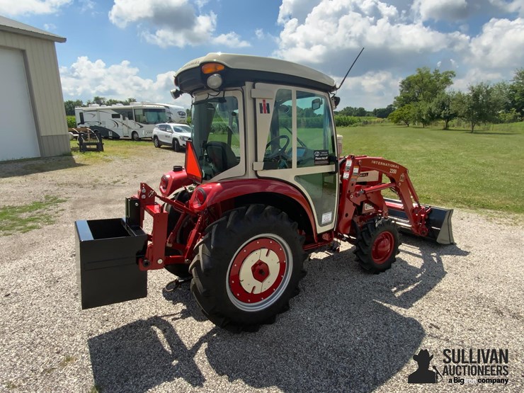 2023-international-farmall-1456-compact-utility-tractor-w/-loader-image-5