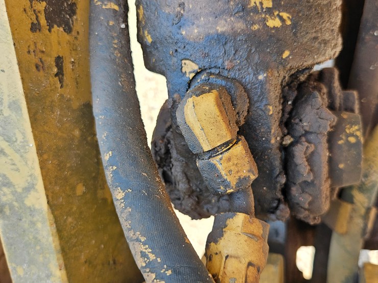 2002-caterpillar-12h-image-102