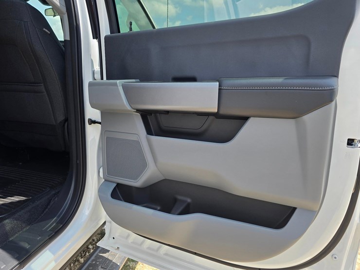 2024-ford-f350-image-36