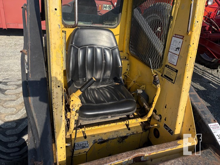new-holland-l553-image-8