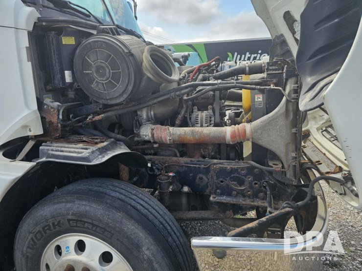 2006-freightliner-cl120t-truck-(pz13811,-unit-51318)-image-15