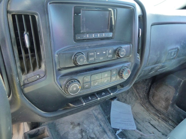 2015-chevrolet-3500-image-17