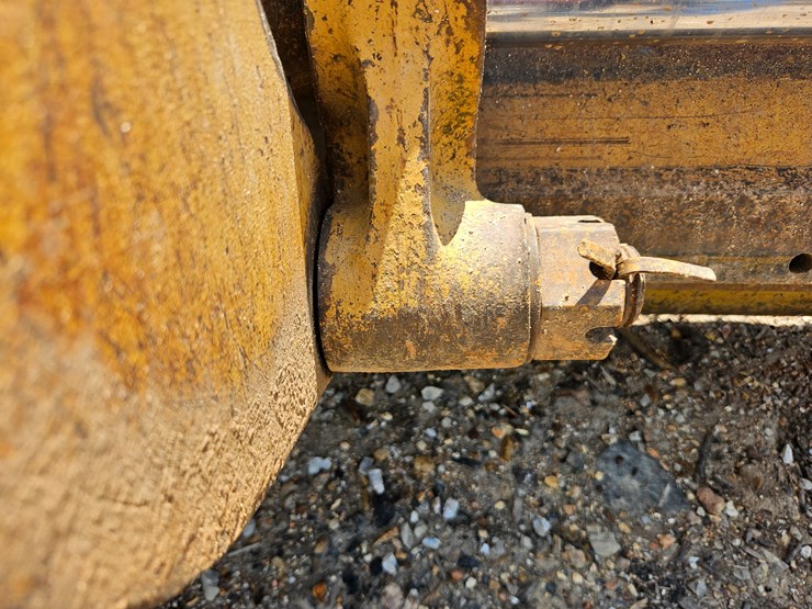 2002-caterpillar-12h-image-85