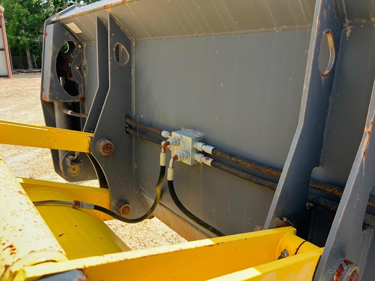 2008-new-holland-b110-image-40