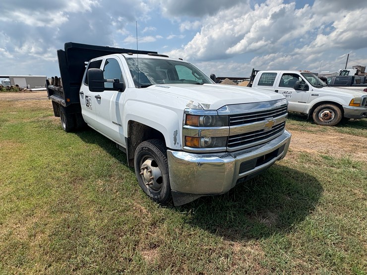 2015-chevrolet-silverado-3500-image-2