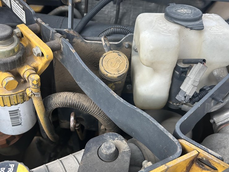 2012-deere-326d-image-5