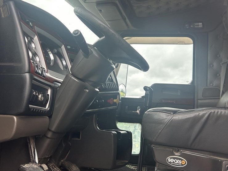 2006-kenworth-w900l-image-14