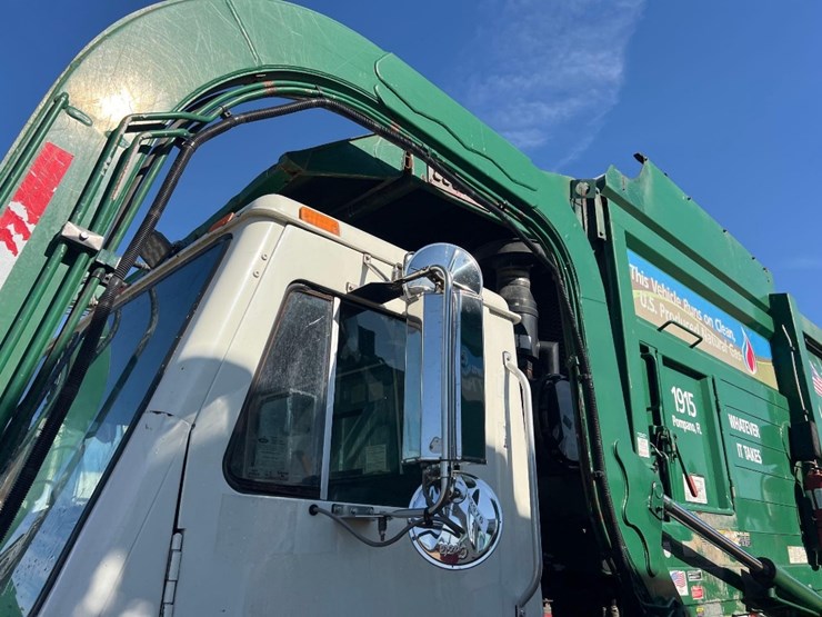 2015-mack-leu613-image-10