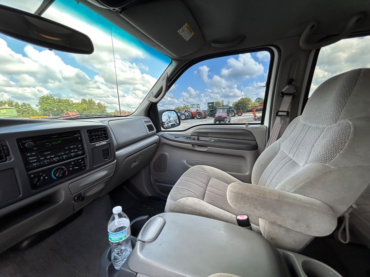 2000-ford-excursion-image-13