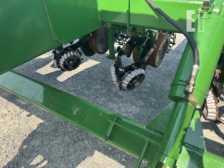 john-deere-7240-image-7