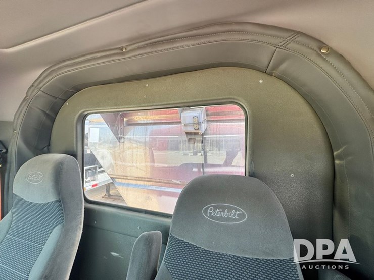 2012-peterbilt-384-image-15
