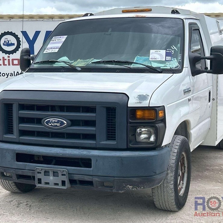 2013 FORD E350