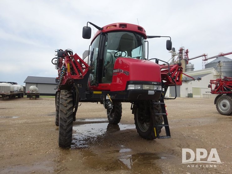 2011-case-ih-patriot-4420-image-7