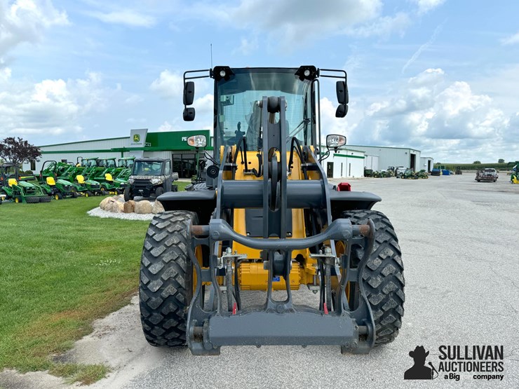 2019-deere-344l-image-2