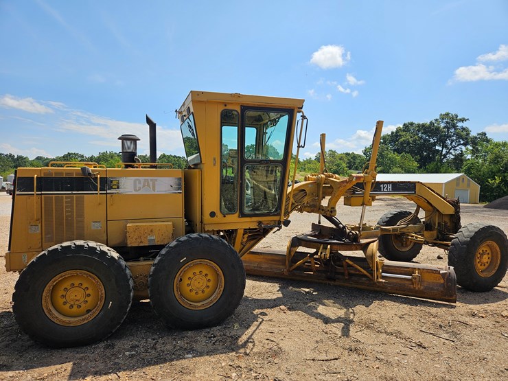 2002-caterpillar-12h-image-27