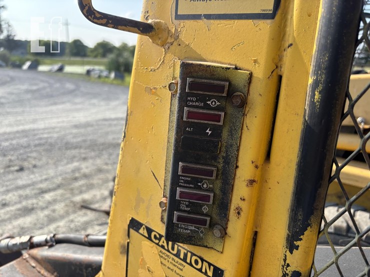 new-holland-l553-image-14