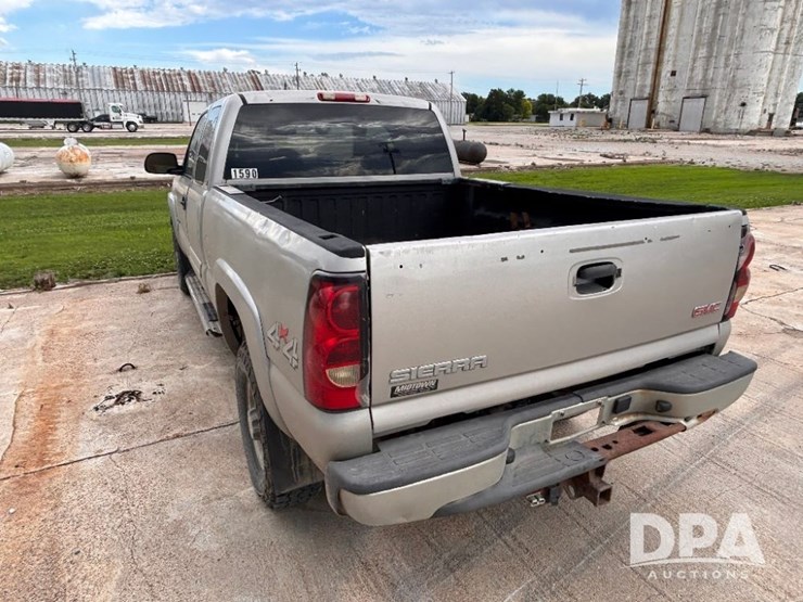 2006-chevrolet-2500hd-image-11