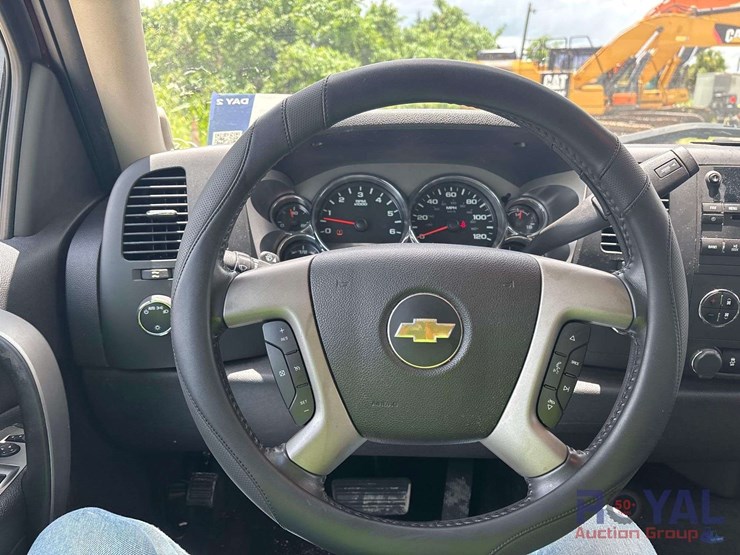 2013-chevrolet-silverado-1500-image-9