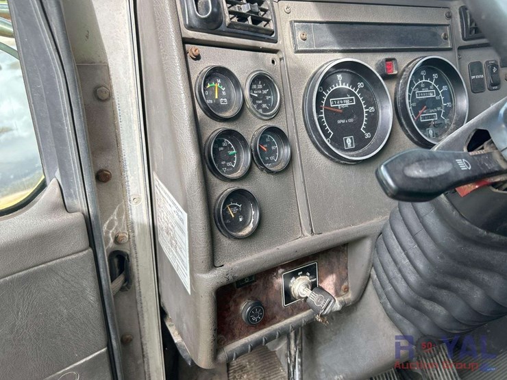 2008-kenworth-t300-image-17
