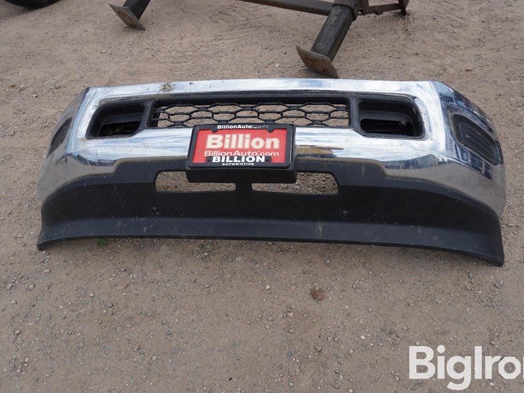 2023-ram-2500-front-bumper-image-2