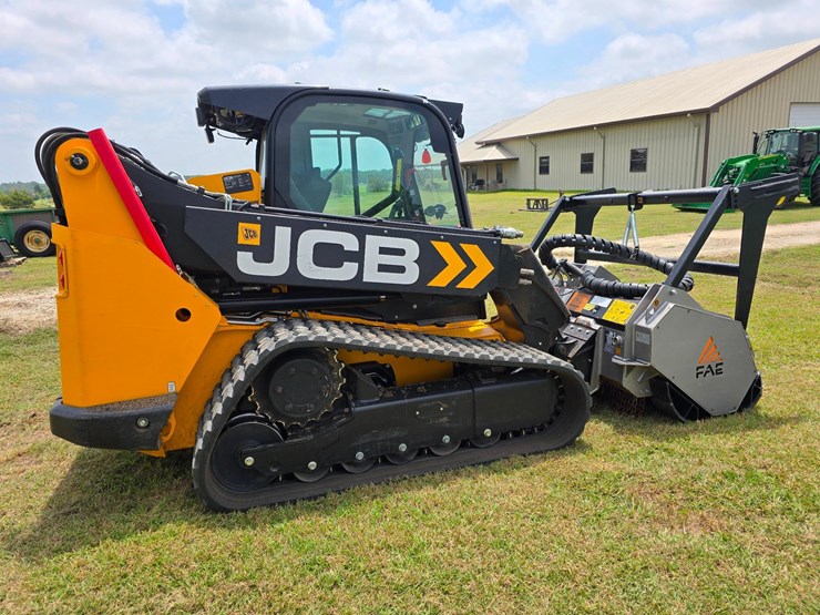 2022-jcb-3ts-8t-image-2