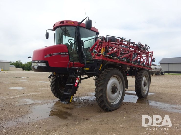 2011-case-ih-patriot-4420-image-1