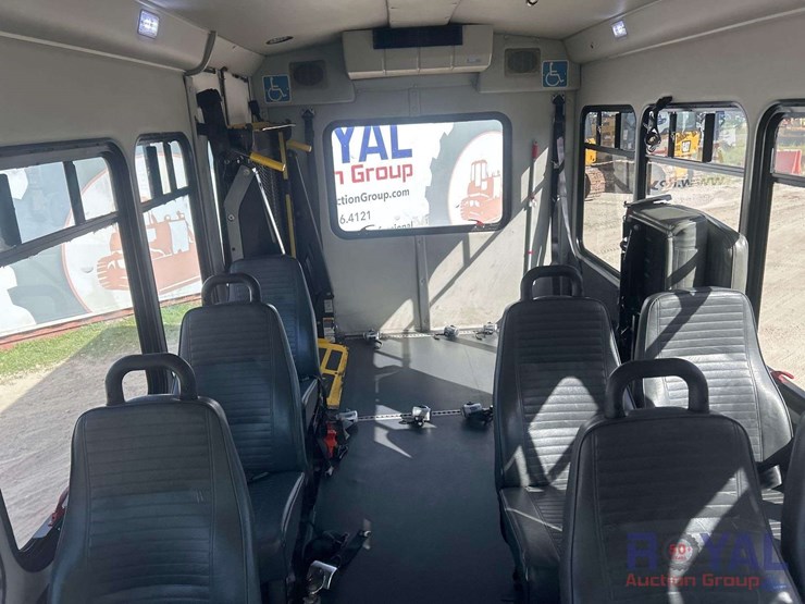 2015-ford-e350-image-22