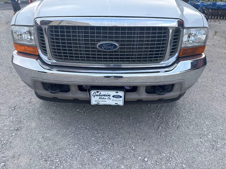 2000-ford-excursion-image-2
