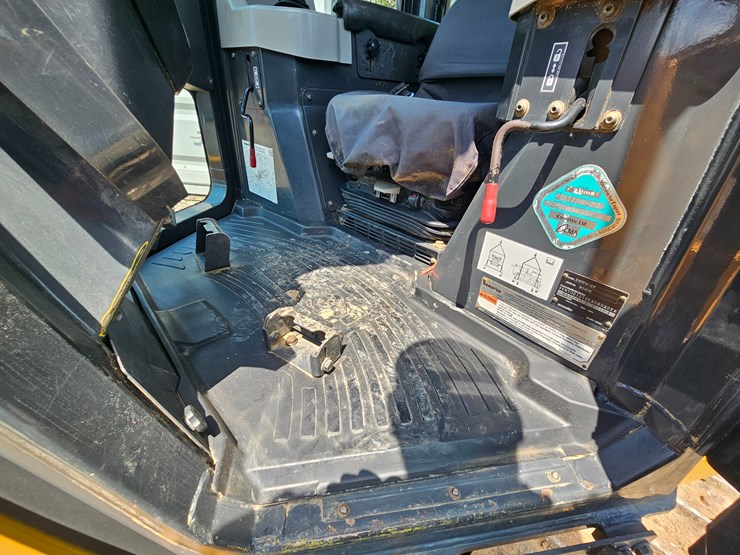 2018-komatsu-d37px-23-image-75