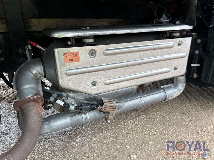 2013-mitsubishi-fuso-fec92s-image-27