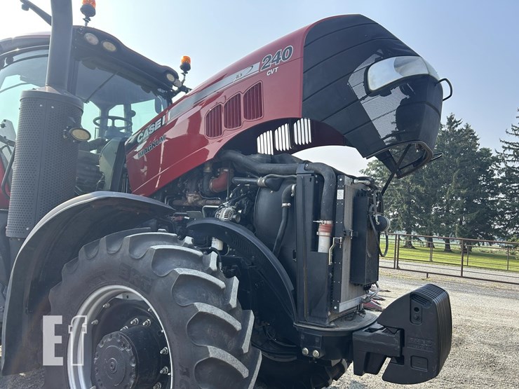 2015-case-ih-magnum-240-cvt-image-22