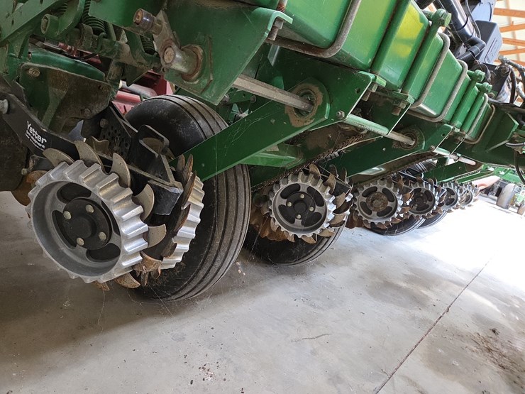 john-deere-7200-image-32