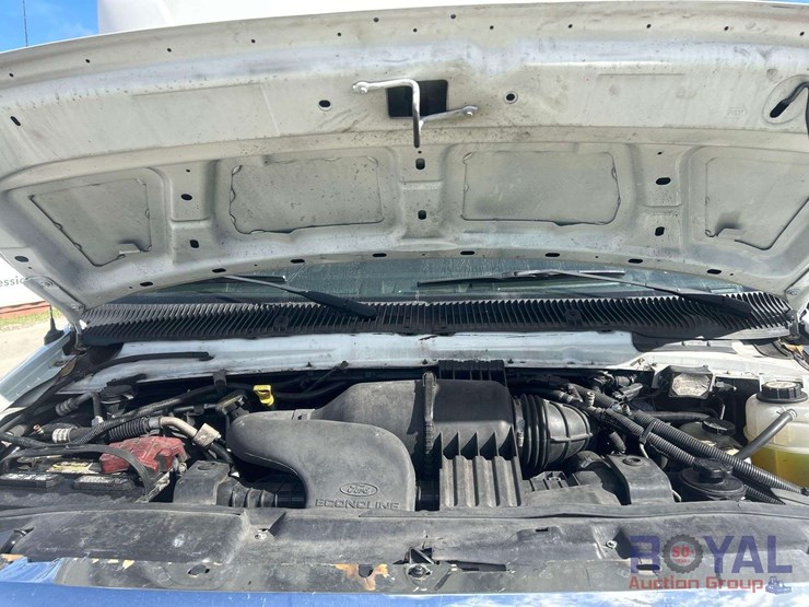 2015-ford-e350-image-27