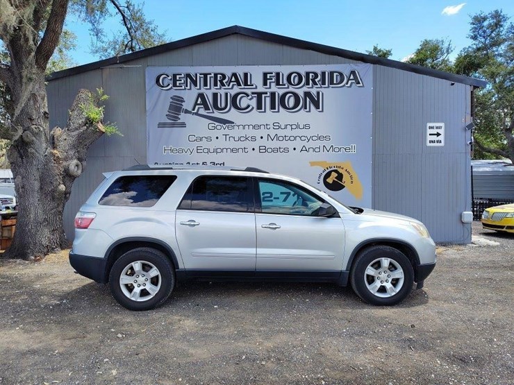 2012-gmc-acadia-image-1