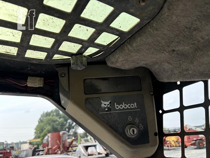 2001-bobcat-873g-image-8