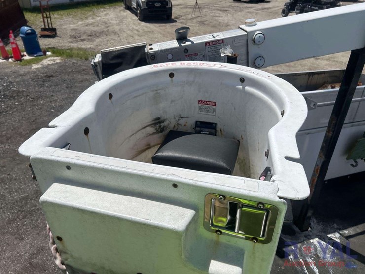 2012-ram-4500-versalift-bucket-truck-image-24