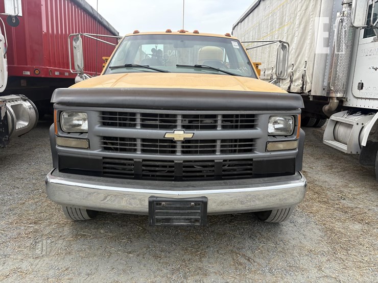 2000-chevrolet-3500-image-2