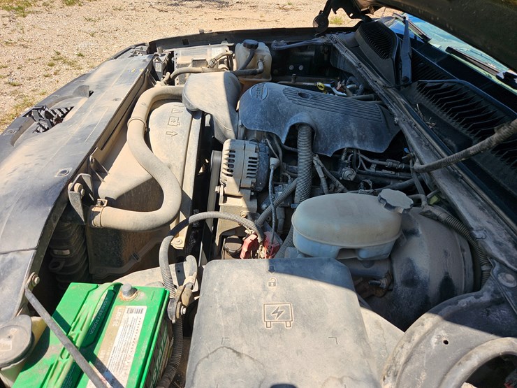 2004-chevrolet-silverado-image-25