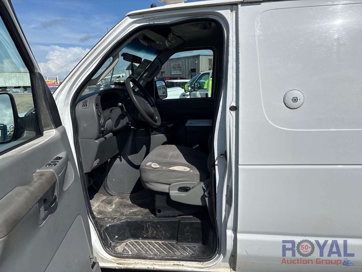 2008-ford-e-350-versalift-vantel29n-29ft-bucket-van-image-16