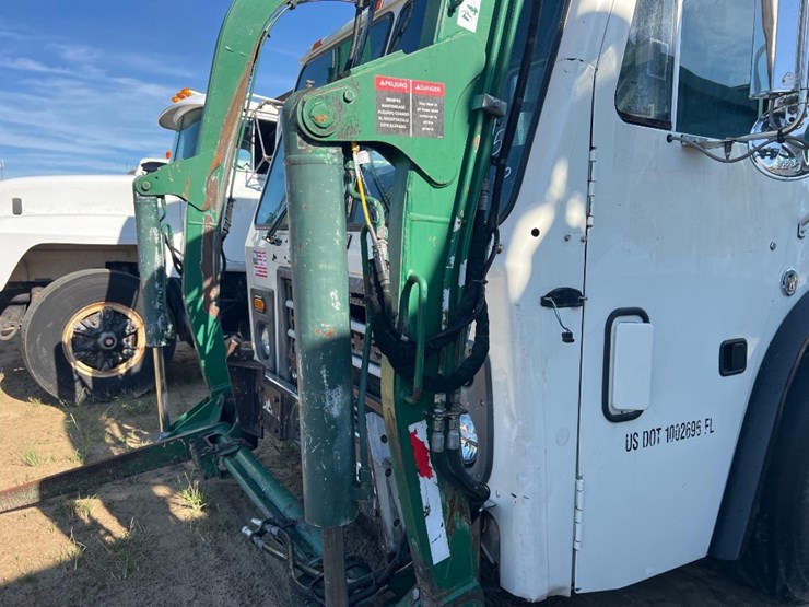 2015-mack-leu613-image-9
