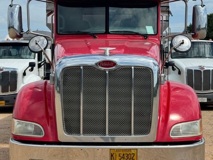 2012-peterbilt-384-image-3
