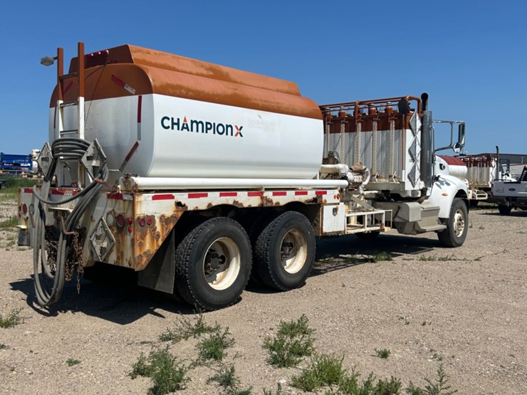 2011-peterbilt-348-image-6