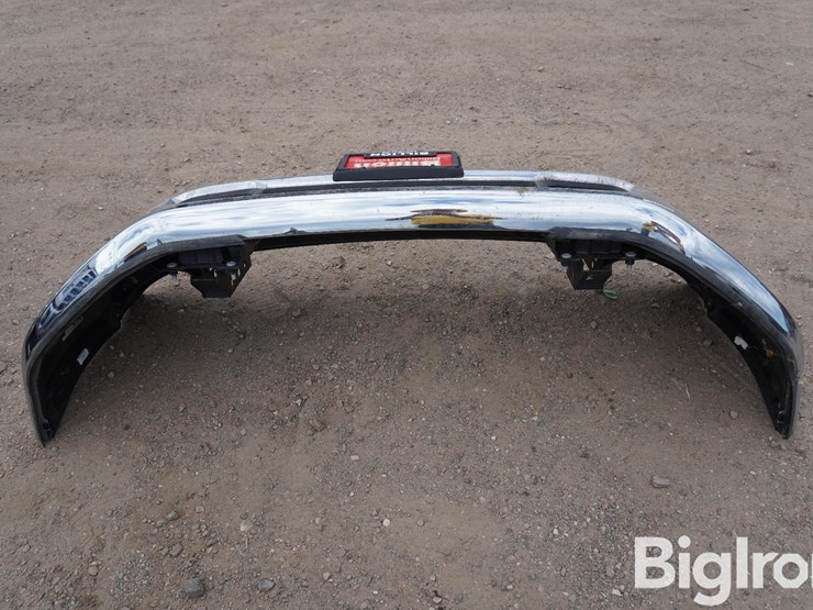 2023-ram-2500-front-bumper-image-6