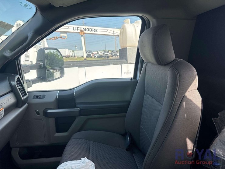 2022-ford-f550-image-17