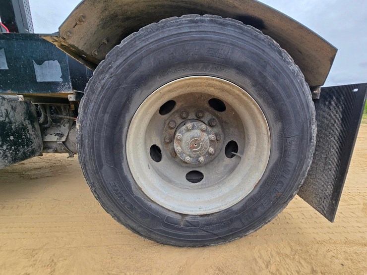2015-ottawa-yard-spotter-truck---cummins-diesel,-allison-6-speed,-hydraulic-air-fifth-wheel-image-27