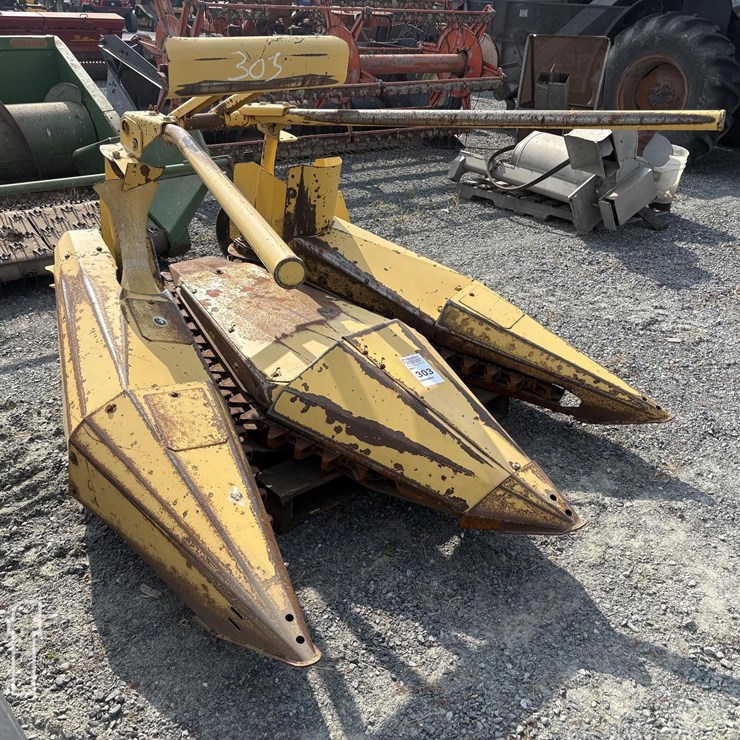 NEW HOLLAND 824
