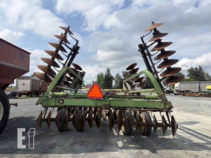 john-deere-230-image-4