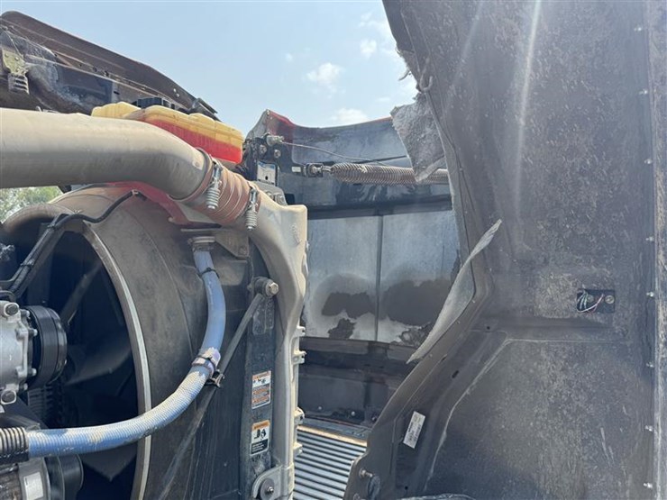 2012-kenworth-w900-image-29